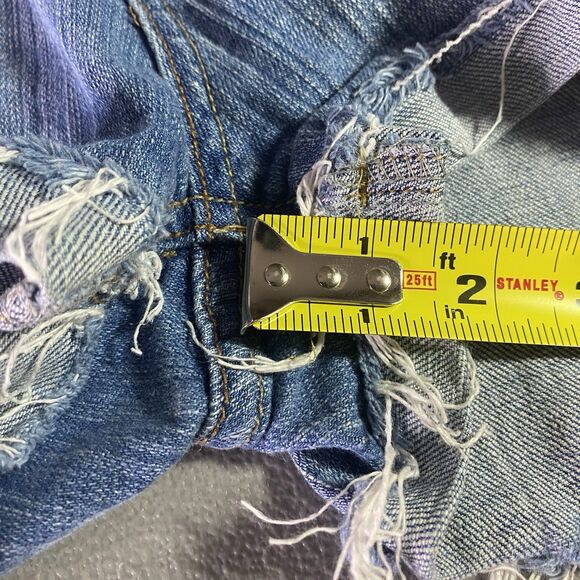 Mudd Denim Shorts Raw Cuffed Hem Snap Pockets Distressed Womens Jr Size 13 Blue - Picture 7 of 7